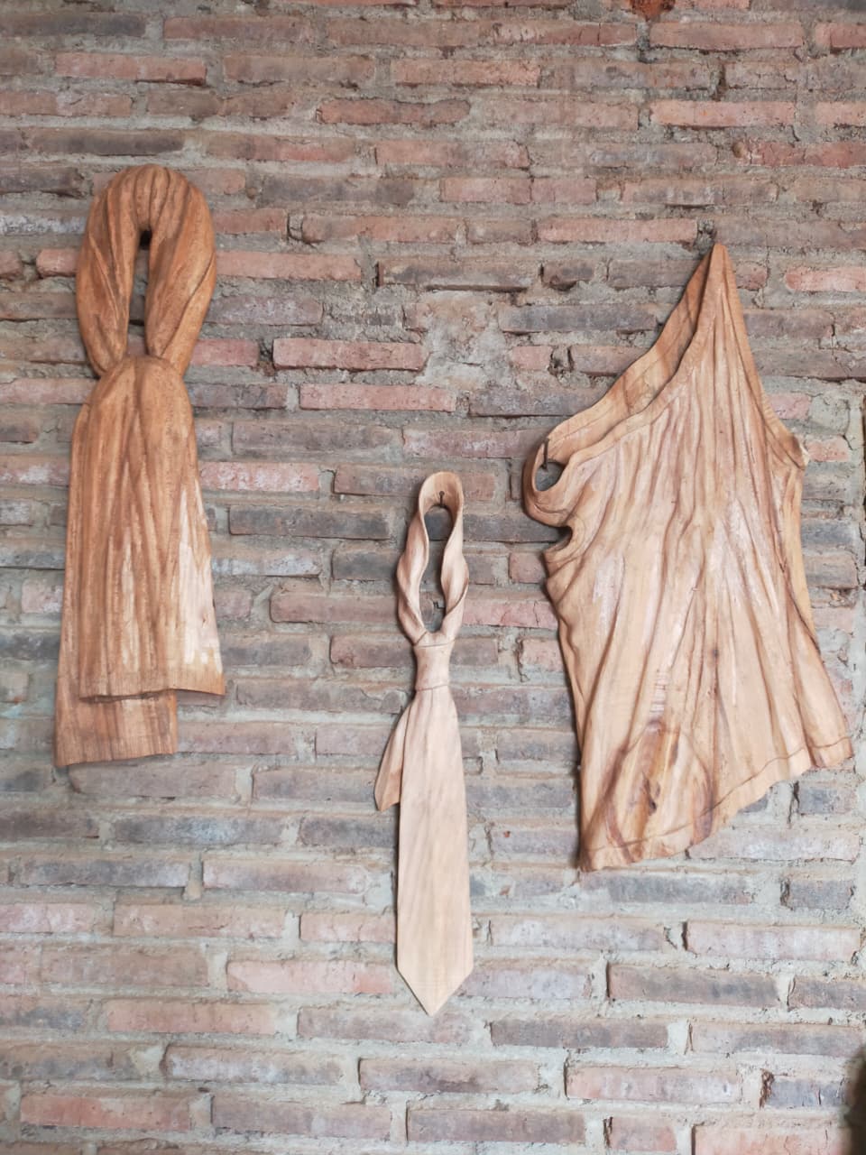 Patung Kayu Gantungan