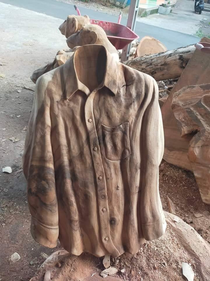 Ukiran baju Wall Deco